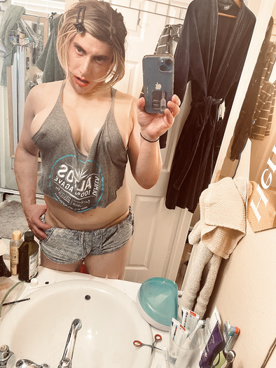 Sissy cross dresser Riley