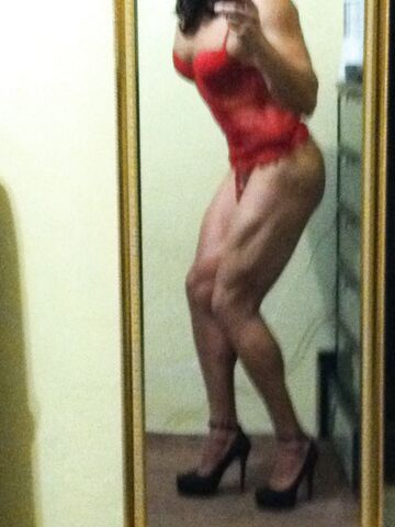 Latina cd in heels