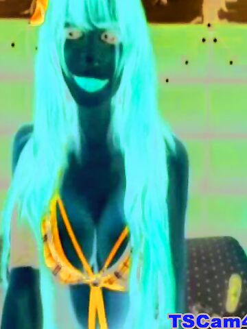 Very Hot Shemale Plays Herself in Front of the Webcamc