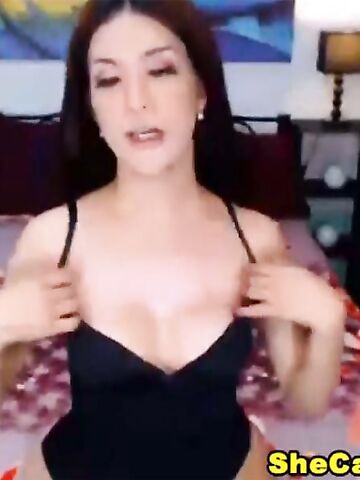Cute Lovely Shemale Loves to Play her Cock