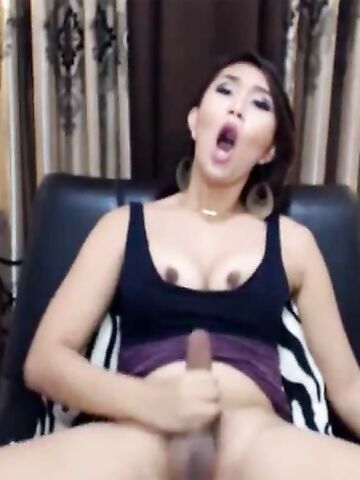 Cute shemale sucking and having a anal sex