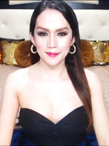 Shemale Enjoying Her Boyfriend White Cock Live On Cam