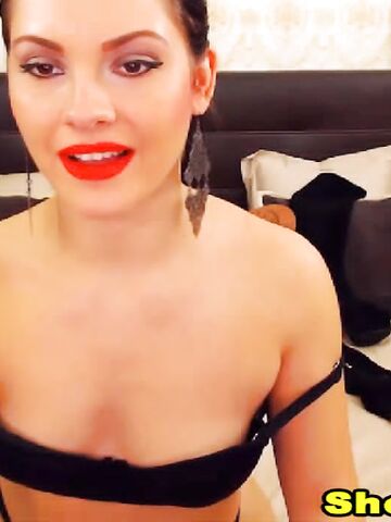 Super Chick Shemale with alluring body On Cam