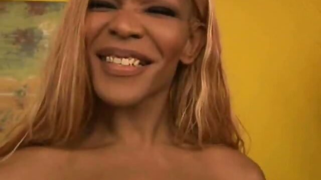 Black tranny in solo set