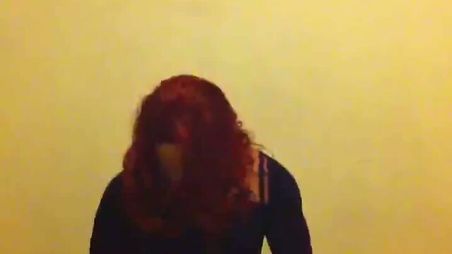 Solo shemale on webcam