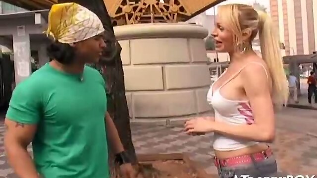 Shemale picks up a guy