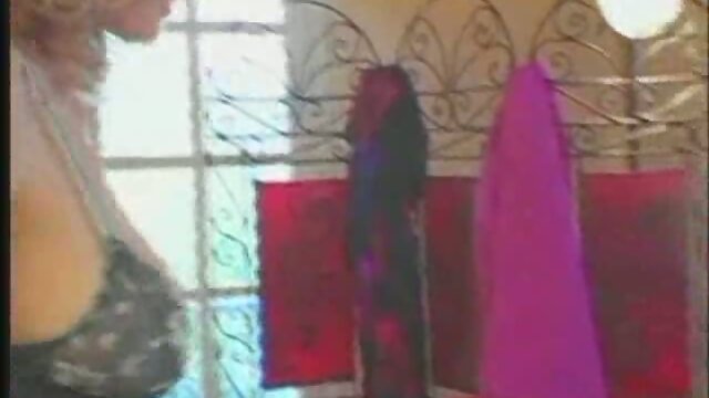 Threesome with lots of sucking