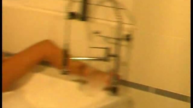 Bathtub shemale shoots her cum