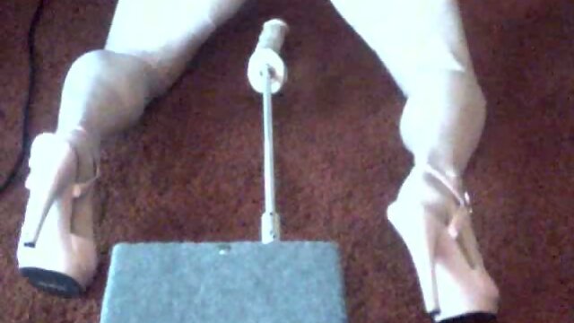 Solo CD loves toy sex