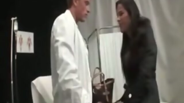 shemale letizia fucks her doctor