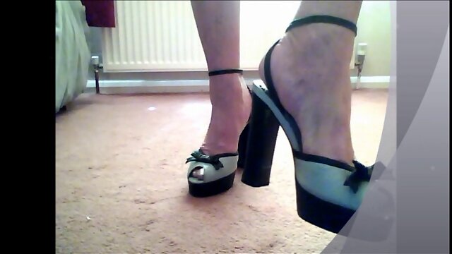 DO YOU LIKE MY HIGH HEELS AND FEET ?