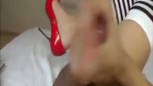 Shemale Laisa Lins is masturbating and toys her ass