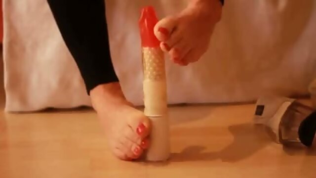 Shemale ass sits on toy