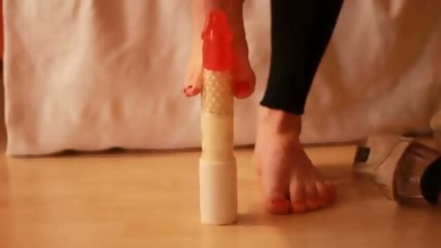 Shemale ass sits on toy