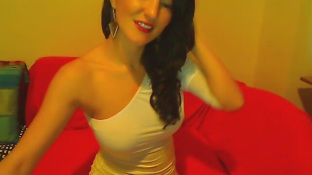 Gorgeous Shemale Jerks off her Cock