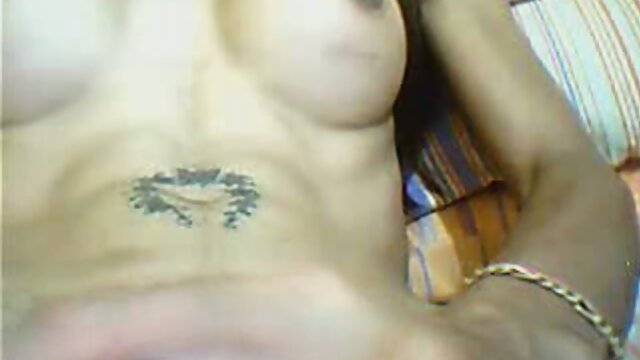 Hot Tranny Shows Her Sexy Bum