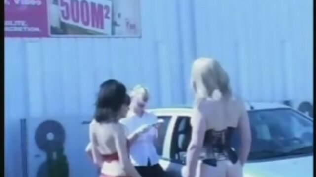 shemale anal fisting - Maitresse Roxanne (7)