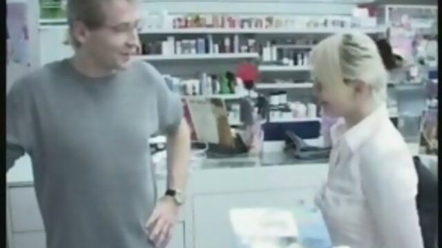 shemale anal fisting - Maitresse Roxanne (7)