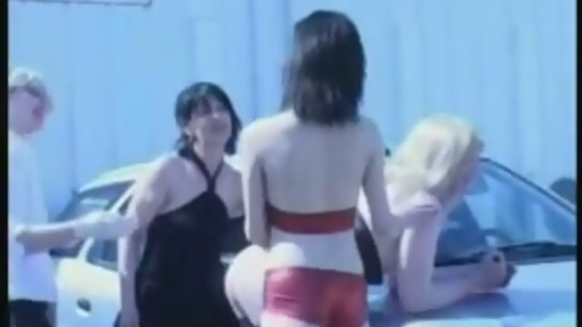 shemale anal fisting - Maitresse Roxanne (8)