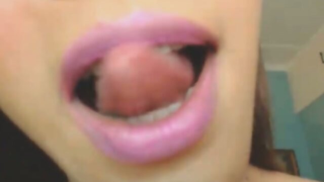 Gorgeous TS Masturbating her huge dick