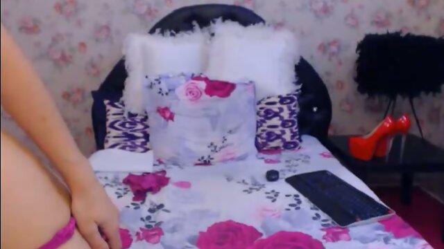 Cute Shemale Plays her Dick