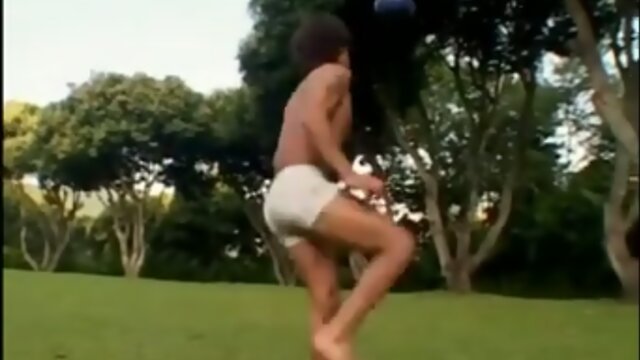 Shemale in bisexul foursome