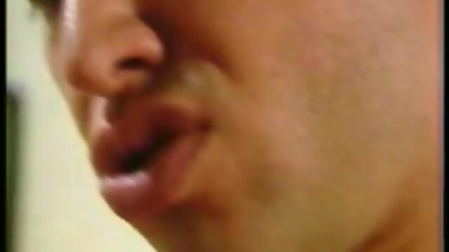 The Vintage `It` Tranny: Leilani`s Style & Personality