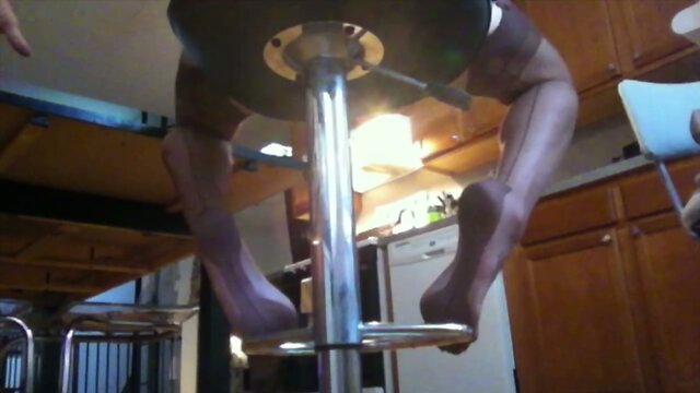 Super hot tranny jerk-off in nylon stockings