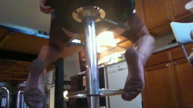 Super hot tranny jerk-off in nylon stockings