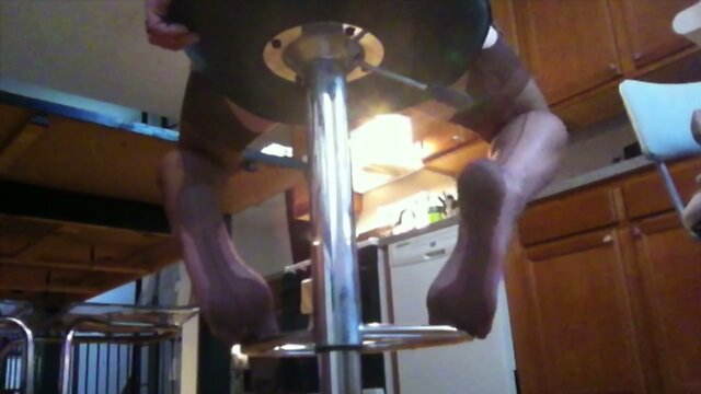 Super hot tranny jerk-off in nylon stockings