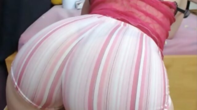 Big Butt Shamele Tease: Sensual Caresses & Tantalizing Performance