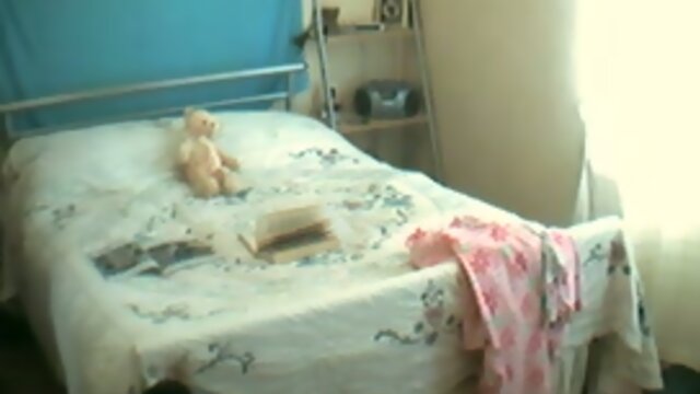 School gurl Slag has dirty sex with two men