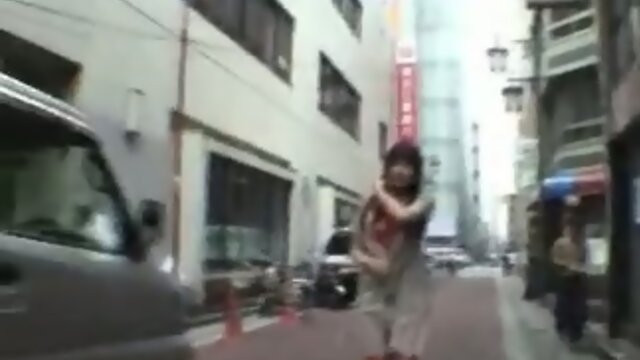 Daring Japanese Exhibitionist: Publicly Stripping Down for All to See!