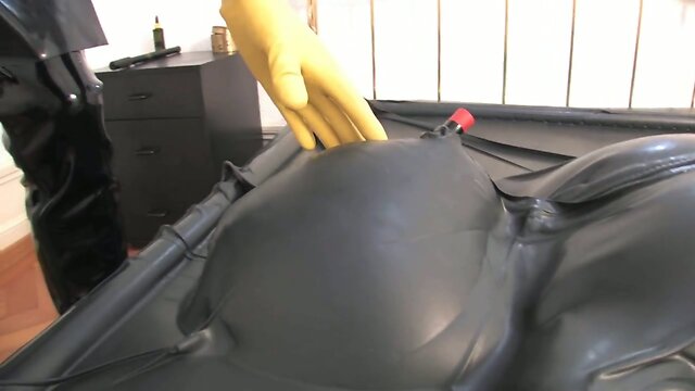 Bizarre breath control  - 04