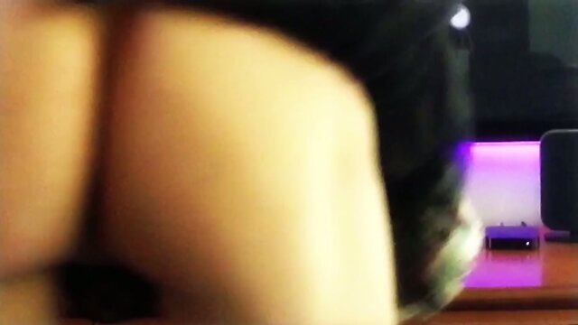 Sexy sissy teen Avril Lavigne dancing CD TV TS