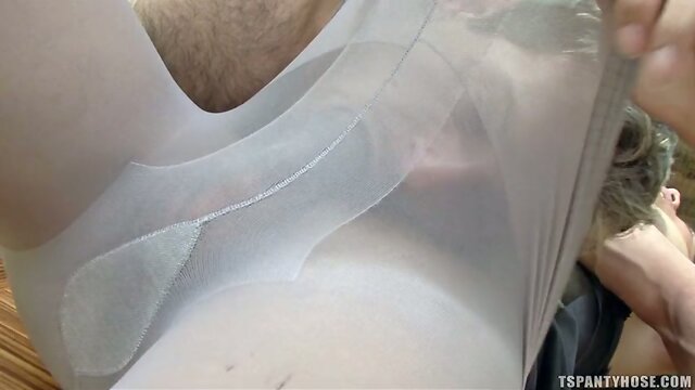 Luciana in Pantyhose