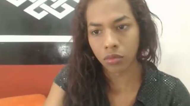 Teen shoots big load on Webcam