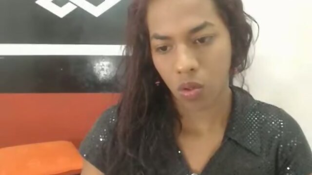 Teen shoots big load on Webcam