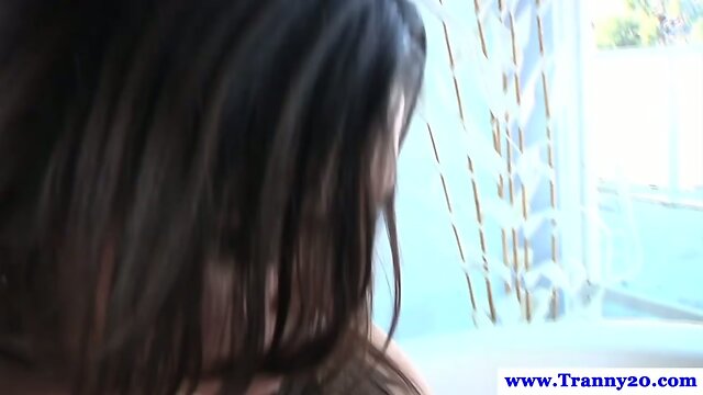 Amateur shemale strokes her cock