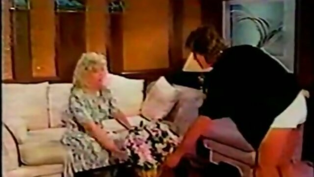 Classy threesome with a sexy TS milf