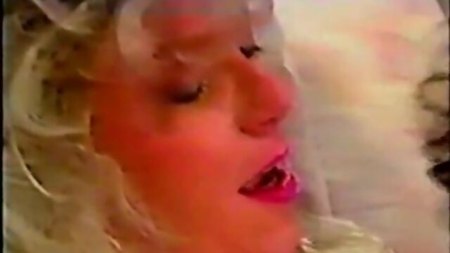 Classy threesome with a sexy TS milf