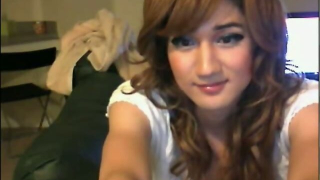 Tantalizing Allure of a Pretty Model on Cam