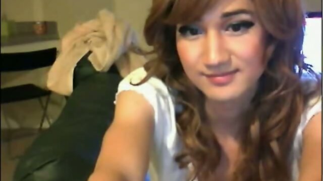 Tantalizing Allure of a Pretty Model on Cam