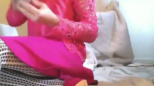 Anal Pleasure & Pain: Hot Babe Experiences Both!