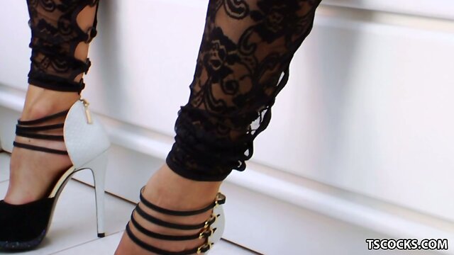 Latina tranny Camille Andrade playing with her shecock