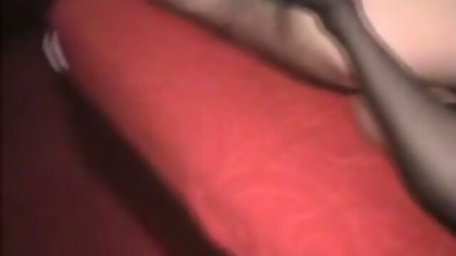 Secret Ladyboy Love: Blue Fingernails, Sweet Face & Round Bottom