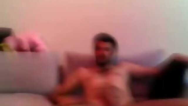 Travesti`s Tantalizing Moves: Alluring Curves On Display