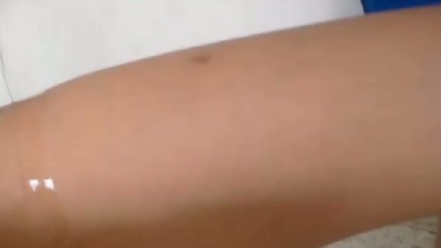 Hard Cock Tranny Cumshot on her Thigh