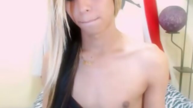 Tranny slim small tits dildo in big round ass