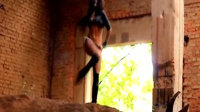 Shemale Strokin vs GoGo Dance